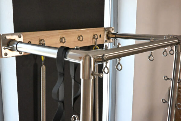 Metalowa wieża pilates z łóżkiem - obrazek 5